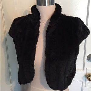 Black faux fur vest M